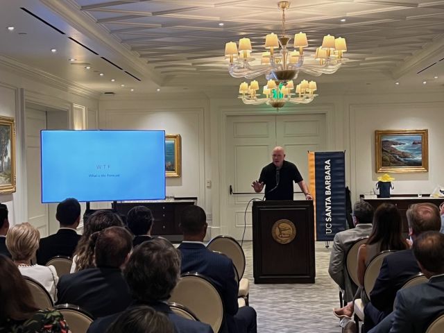 Professor Peter Rupert presenting to LA Alumni